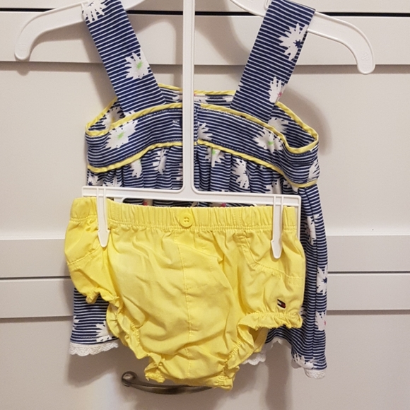 Tommy Hilfiger 18 mnths girl dress set w/ bloomers - Picture 2 of 5